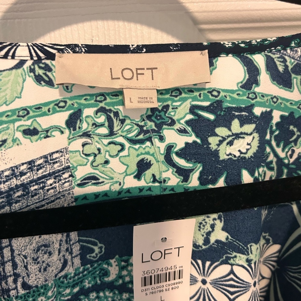 NWT LOFT Green and Blue Patterned Wrap Blouse Size L - Picture 6 of 10
